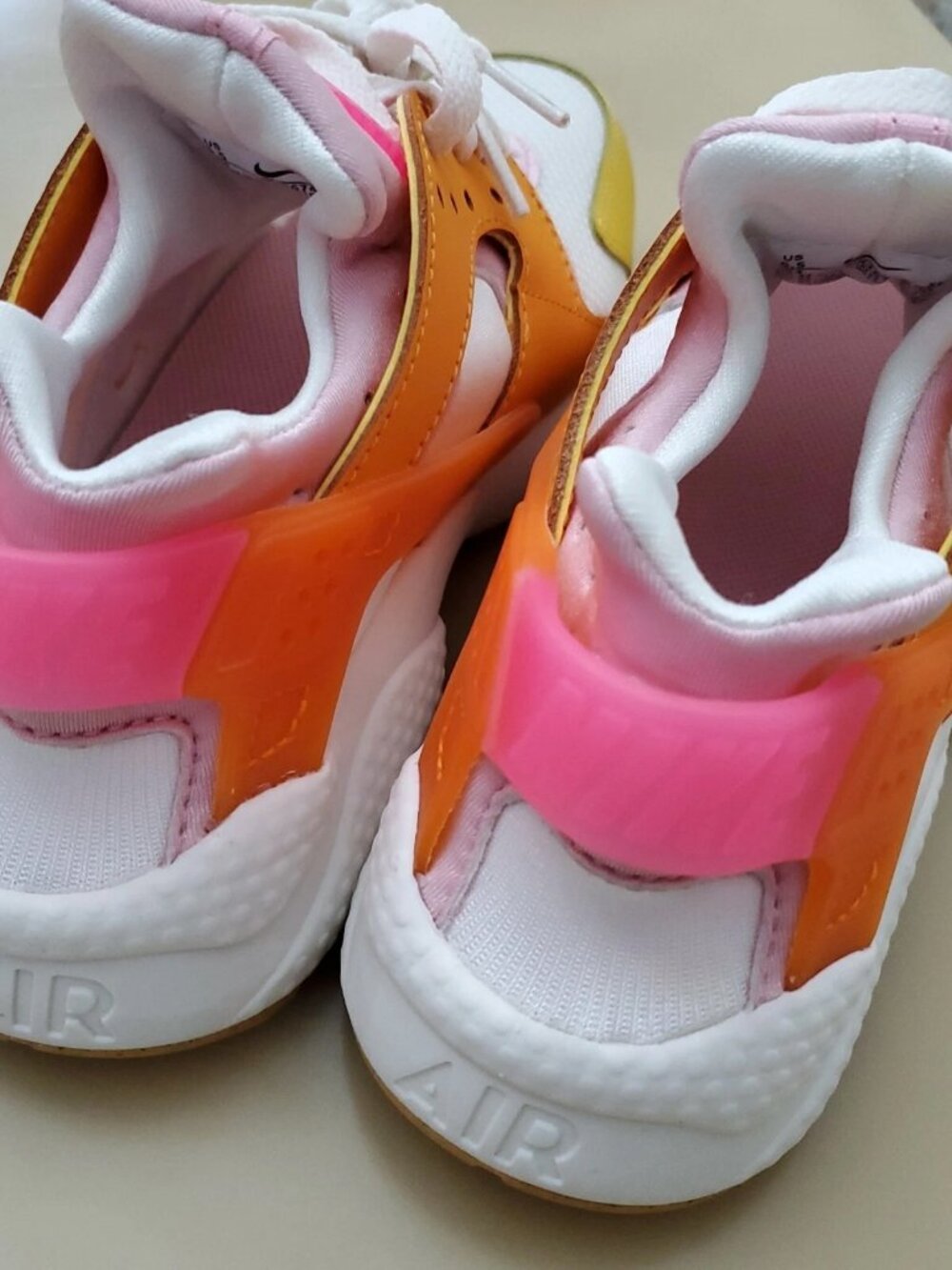 Nike Air Huarache Women's Shoes Size 6 Hyper Pink/Solar Flare - Picture 9 of 12